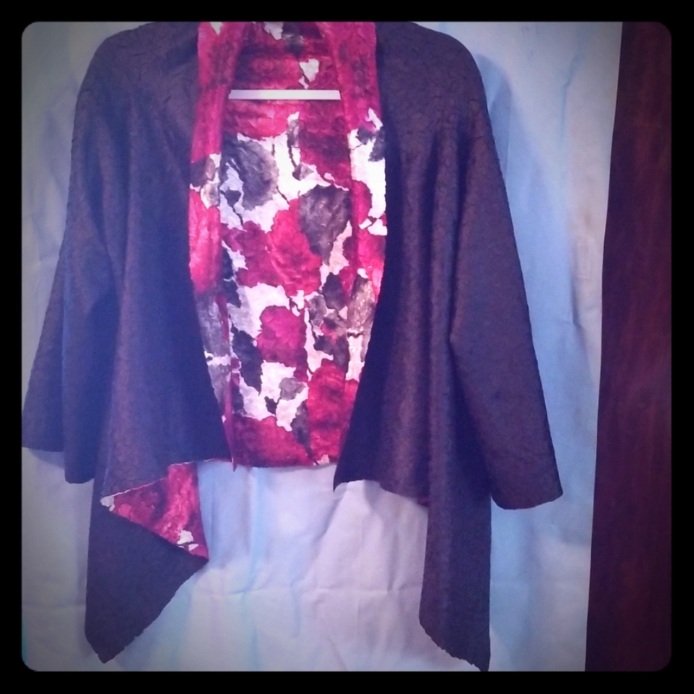 Shrug:Reversible printed to black crinkled
